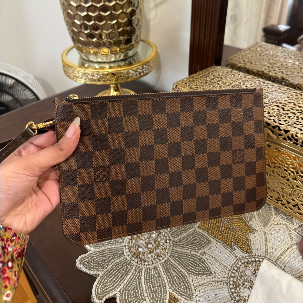 Louis Vuitton Damier Neverfull Pouch/Clutch- BRAND NEW